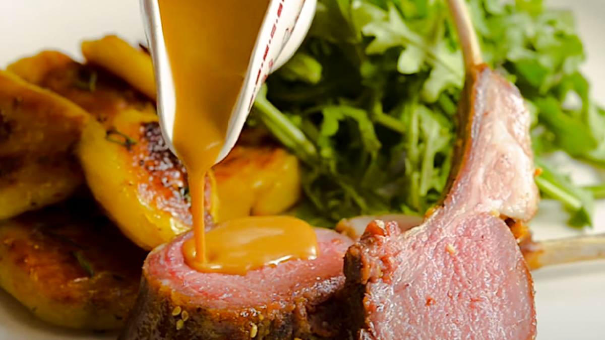 Geroosterde lamsrack met Aziatische marinade van Ken Hom